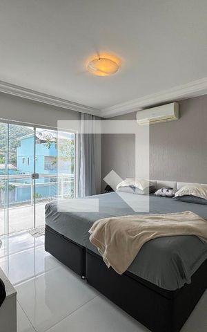 Casa de condomínio à venda com 280m², 4 quartos e 1 vaga Casa de condomínio à venda com 280m², 4 quartos e 1 vagaSuíte 1