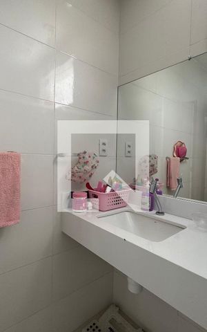 Casa de condomínio à venda com 280m², 4 quartos e 1 vaga Casa de condomínio à venda com 280m², 4 quartos e 1 vagaBanheiro Social