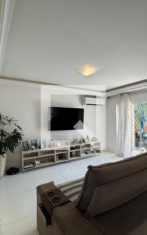 Casa de condomínio à venda com 280m², 4 quartos e 1 vaga Casa de condomínio à venda com 280m², 4 quartos e 1 vagaSala