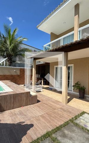 Casa de condomínio à venda com 280m², 4 quartos e 1 vaga Casa de condomínio à venda com 280m², 4 quartos e 1 vagaÁrea externa