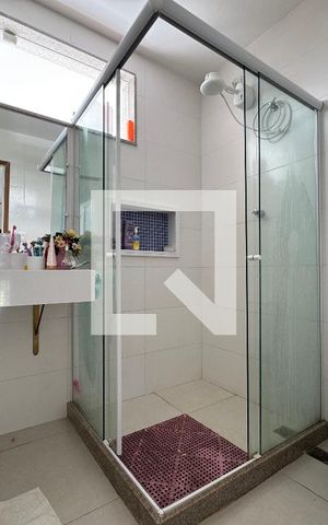 Casa de condomínio à venda com 280m², 4 quartos e 1 vaga Casa de condomínio à venda com 280m², 4 quartos e 1 vagaBanheiro Social