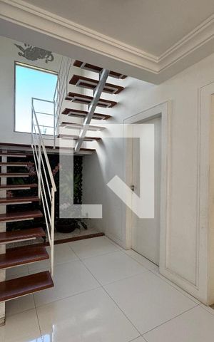 Casa de condomínio à venda com 280m², 4 quartos e 1 vaga Casa de condomínio à venda com 280m², 4 quartos e 1 vagaSala
