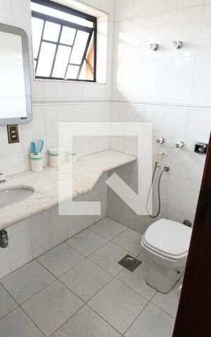 Casa de condomínio à venda com 400m², 5 quartos e 4 vagasBanheiro 3