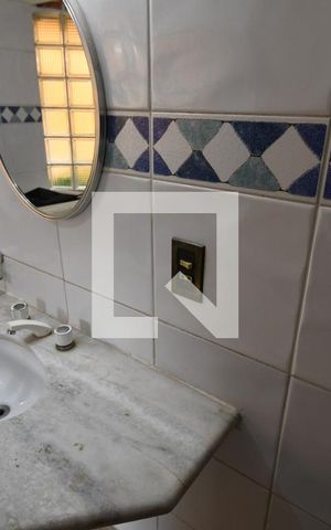 Casa de condomínio à venda com 400m², 5 quartos e 4 vagasBanheiro de Piscina