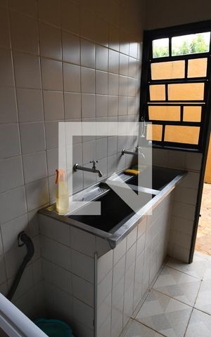 Casa de condomínio à venda com 400m², 5 quartos e 4 vagasÁrea de Serviço