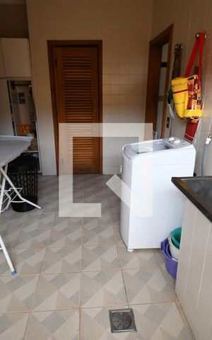 Casa de condomínio à venda com 400m², 5 quartos e 4 vagasÁrea de Serviço