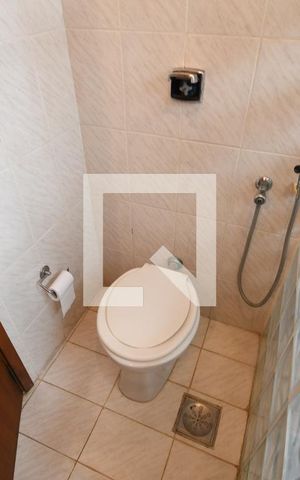 Casa de condomínio à venda com 400m², 5 quartos e 4 vagasBanheiro de serviço