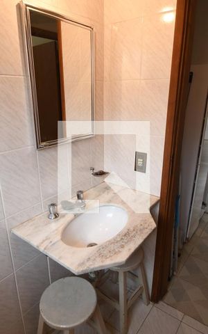 Casa de condomínio à venda com 400m², 5 quartos e 4 vagasBanheiro de serviço