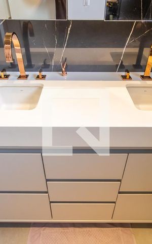 Apartamento à venda com 136m², 3 quartos e 2 vagas Apartamento à venda com 136m², 3 quartos e 2 vagasBanheiro da Suíte 1