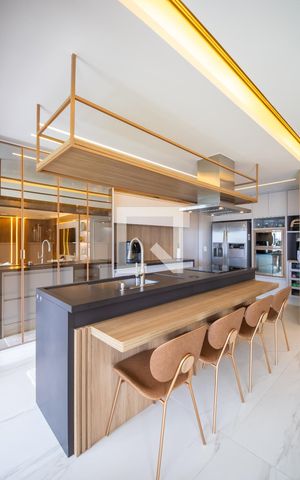 Apartamento à venda com 136m², 3 quartos e 2 vagas Apartamento à venda com 136m², 3 quartos e 2 vagasCozinha