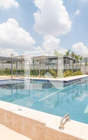 Apartamento à venda com 136m², 3 quartos e 2 vagas Apartamento à venda com 136m², 3 quartos e 2 vagasÁrea comum - Piscina