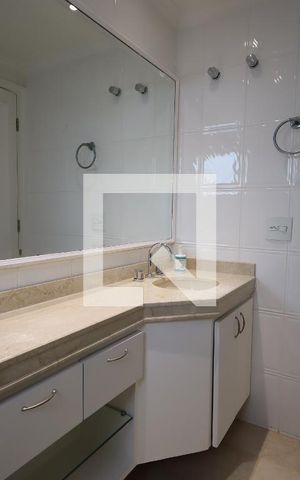 Apartamento à venda com 288m², 4 quartos e 4 vagasBanheiro da Suíte 2