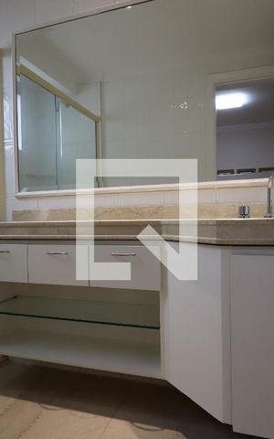 Apartamento à venda com 288m², 4 quartos e 4 vagasBanheiro da Suíte 2