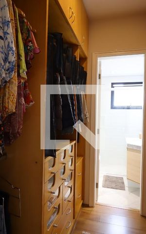 Apartamento à venda com 288m², 4 quartos e 4 vagasCloset da Suíte 4