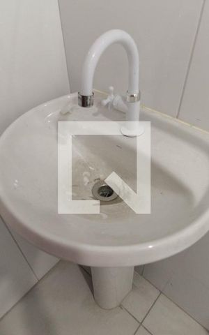 Casa de condomínio para alugar com 65m², 2 quartos e sem vaga Casa de condomínio para alugar com 65m², 2 quartos e sem vagaBanheiro