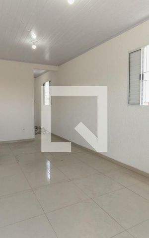 Casa de condomínio para alugar com 65m², 2 quartos e sem vaga Casa de condomínio para alugar com 65m², 2 quartos e sem vagaSala