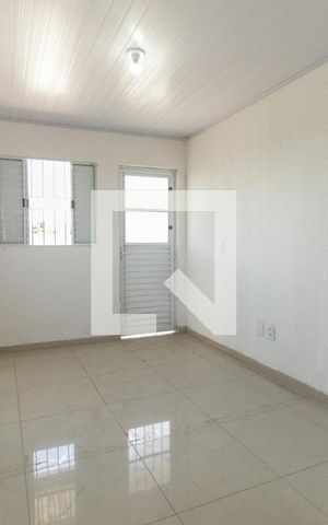 Casa de condomínio para alugar com 65m², 2 quartos e sem vaga Casa de condomínio para alugar com 65m², 2 quartos e sem vagaSala