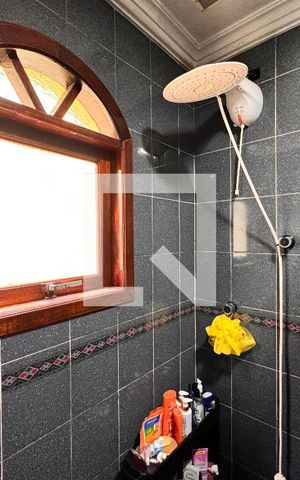 Casa à venda com 175m², 3 quartos e 2 vagasBanheiro 