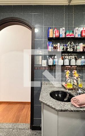 Casa à venda com 175m², 3 quartos e 2 vagasBanheiro 