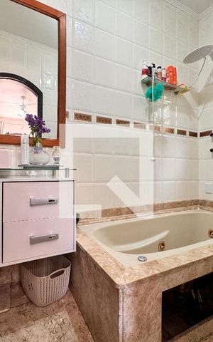 Casa à venda com 175m², 3 quartos e 2 vagasBanheiro da Suíte
