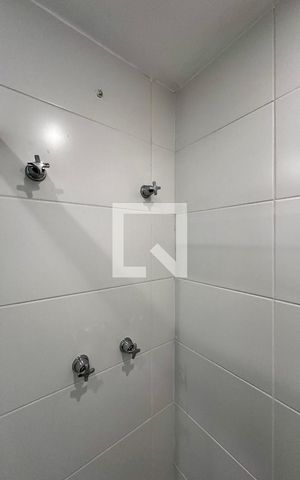 Studio para alugar com 30m², 0 quarto e sem vaga Studio para alugar com 30m², 0 quarto e sem vagaBanheiro