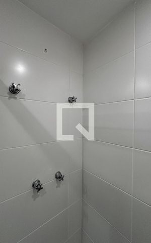 Studio para alugar com 30m², 0 quarto e sem vaga Studio para alugar com 30m², 0 quarto e sem vagaBanheiro