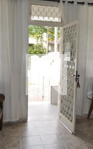 Casa para alugar com 93m², 2 quartos e 3 vagasSala
