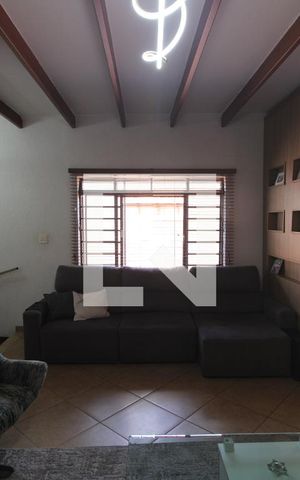 Casa à venda com 299m², 3 quartos e 3 vagasSala
