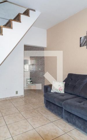 Casa à venda com 108m², 2 quartos e 1 vagaSala