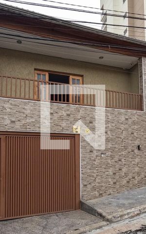 Casa à venda com 220m², 3 quartos e 2 vagas Casa à venda com 220m², 3 quartos e 2 vagasFachada