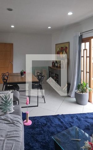 Casa à venda com 220m², 3 quartos e 2 vagas Casa à venda com 220m², 3 quartos e 2 vagasSala