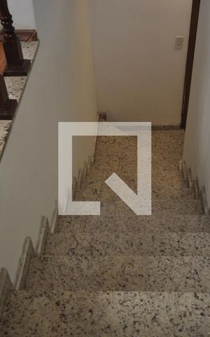 Casa à venda com 303m², 3 quartos e 4 vagasEscada