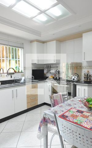 Casa à venda com 303m², 3 quartos e 4 vagasCozinha