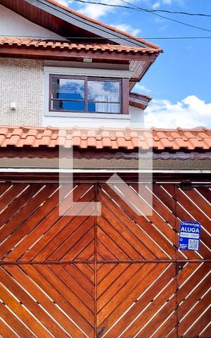 Casa para alugar com 141m², 3 quartos e 3 vagas Casa para alugar com 141m², 3 quartos e 3 vagasFachada