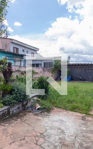 Casa à venda com 215m², 3 quartos e 2 vagas Casa à venda com 215m², 3 quartos e 2 vagasQuintal