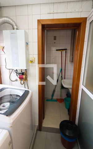 Apartamento à venda com 164m², 3 quartos e 3 vagas Apartamento à venda com 164m², 3 quartos e 3 vagasÁrea de Serviço