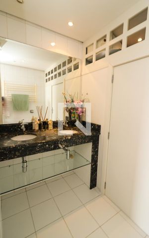 Apartamento à venda com 164m², 3 quartos e 3 vagas Apartamento à venda com 164m², 3 quartos e 3 vagasLavabo