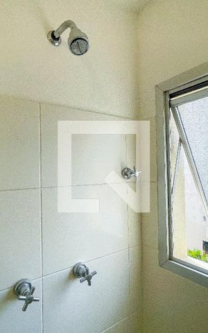 Apartamento para alugar com 74m², 2 quartos e 1 vaga Apartamento para alugar com 74m², 2 quartos e 1 vagaBanheiro da Suíte