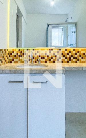 Apartamento para alugar com 74m², 2 quartos e 1 vaga Apartamento para alugar com 74m², 2 quartos e 1 vagaBanheiro da Suíte