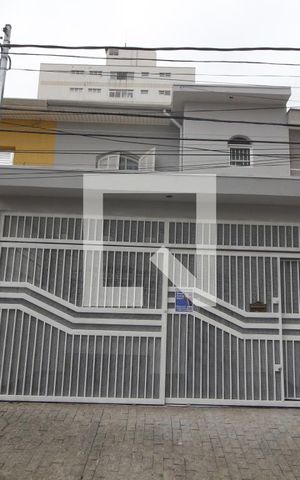 Casa à venda com 200m², 4 quartos e 2 vagasFachada