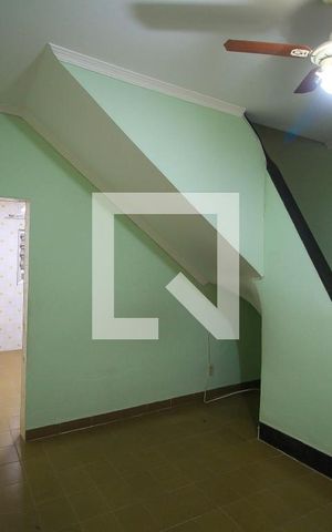 Casa à venda com 35m², 2 quartos e sem vaga Casa à venda com 35m², 2 quartos e sem vagaSala