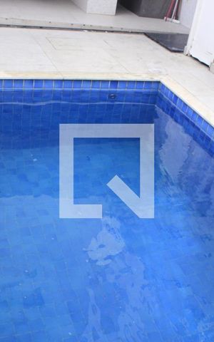 Casa à venda com 220m², 3 quartos e 6 vagasPiscina