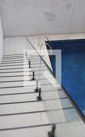 Casa à venda com 220m², 3 quartos e 6 vagasPiscina