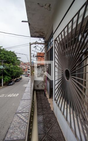 Casa à venda com 135m², 6 quartos e 2 vagas Casa à venda com 135m², 6 quartos e 2 vagasVaranda