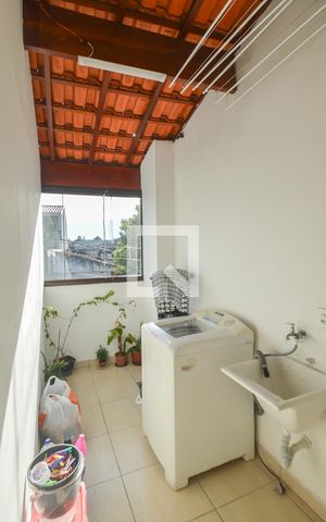 Casa à venda com 202m², 3 quartos e 2 vagas Casa à venda com 202m², 3 quartos e 2 vagasÁrea de Serviço