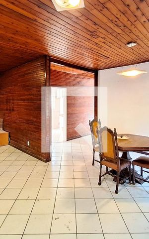 Casa à venda com 360m², 3 quartos e 2 vagas Casa à venda com 360m², 3 quartos e 2 vagasSala