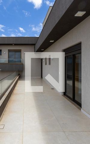 Casa de condomínio à venda com 800m², 5 quartos e 6 vagas Casa de condomínio à venda com 800m², 5 quartos e 6 vagasFachada