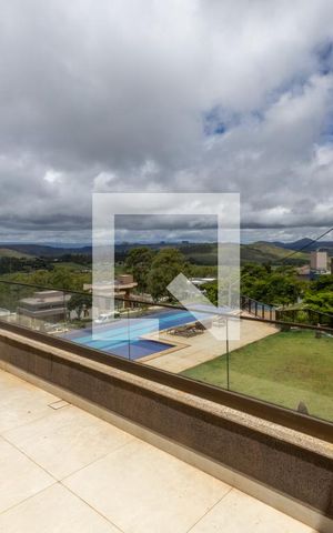 Casa de condomínio à venda com 800m², 5 quartos e 6 vagas Casa de condomínio à venda com 800m², 5 quartos e 6 vagasFachada