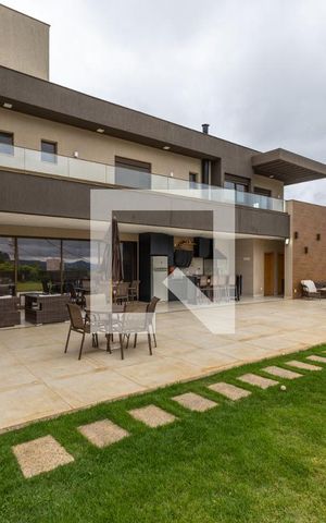 Casa de condomínio à venda com 800m², 5 quartos e 6 vagas Casa de condomínio à venda com 800m², 5 quartos e 6 vagasÁrea comum