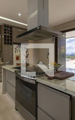 Casa de condomínio à venda com 800m², 5 quartos e 6 vagas Casa de condomínio à venda com 800m², 5 quartos e 6 vagasCozinha